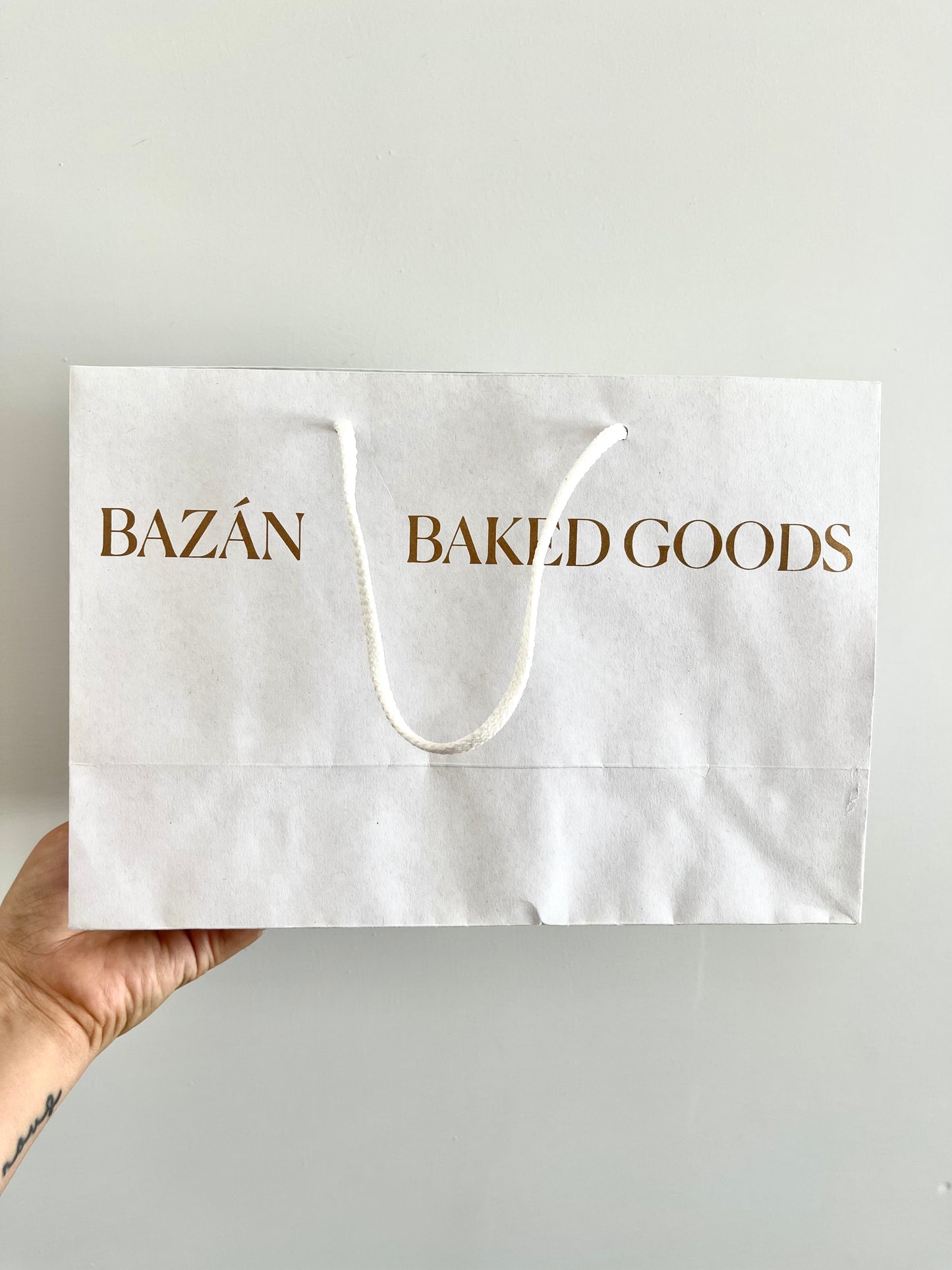 Bolsa Kraft de color asa macramé